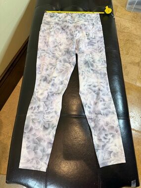 Athleta Grey and Lavender Floral Salutation Stash Pocket Tight